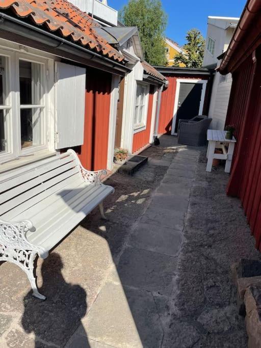 Historisk Charm I Hjaertat Av Gamla Stan Kalmar Villa Exterior photo