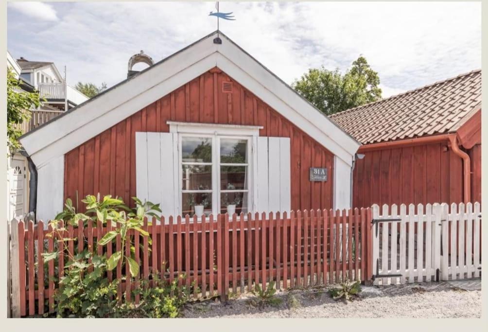 Historisk Charm I Hjaertat Av Gamla Stan Kalmar Villa Exterior photo