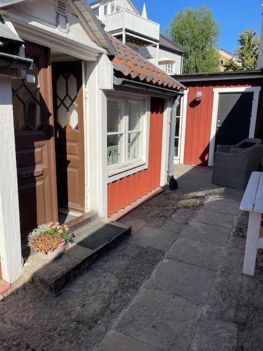 Historisk Charm I Hjaertat Av Gamla Stan Kalmar Villa Exterior photo